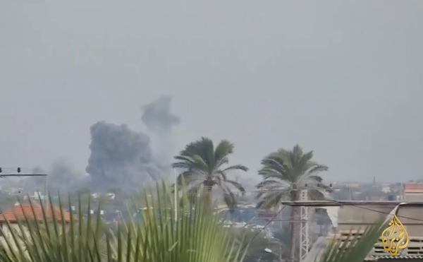 La déflagration de l'explosion depuis la caméra d'al-Jazeera